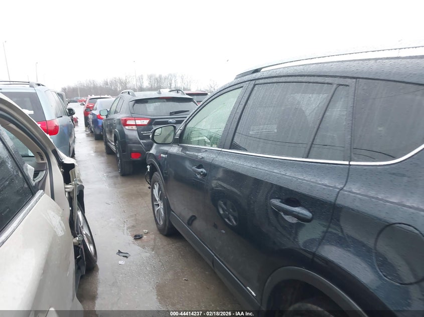 VIN JTMRJREV8JD170355 2018 TOYOTA RAV4 HYBRID XLE