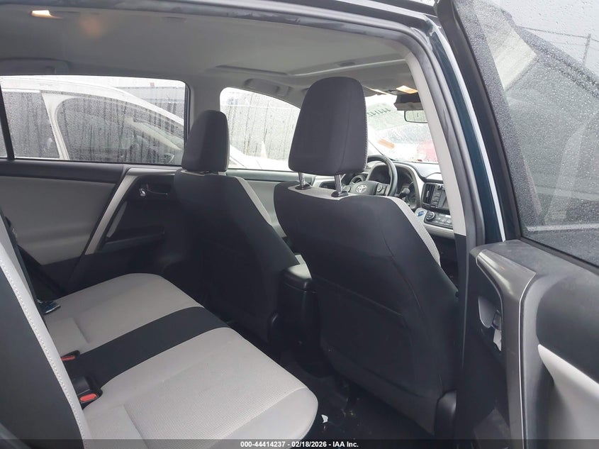 VIN JTMRJREV8JD170355 2018 TOYOTA RAV4 HYBRID XLE
