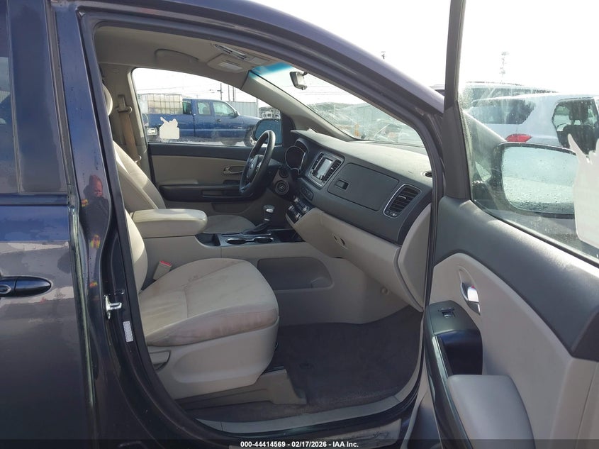 VIN KNDMB5C1XK6548682 2019 KIA SEDONA LX