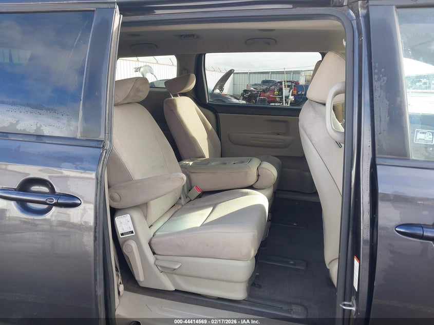 VIN KNDMB5C1XK6548682 2019 KIA SEDONA LX