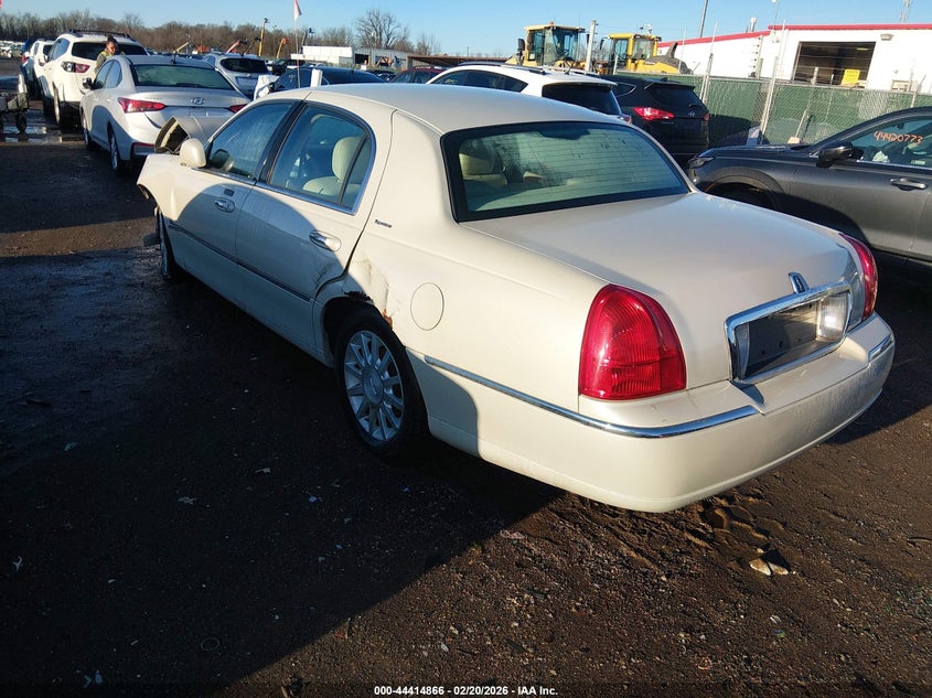 2006 Lincoln Town Car Signature