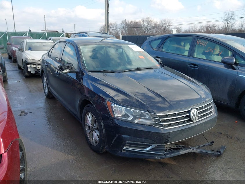 2018 Volkswagen Passat 2.0T R-Line/2.0T S