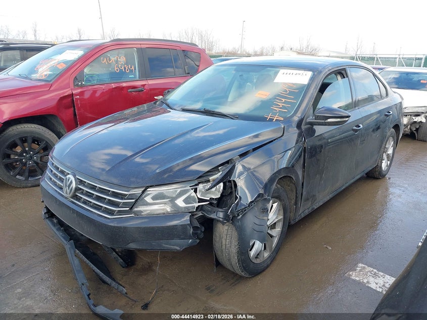 2018 Volkswagen Passat 2.0T R-Line/2.0T S