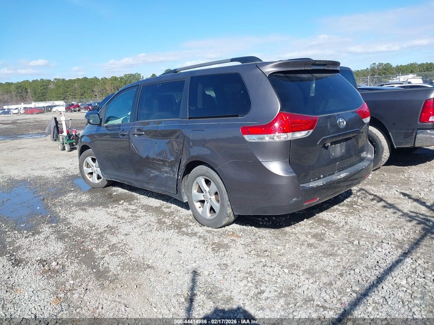 2013 Toyota Sienna Le V6 8 Passenger