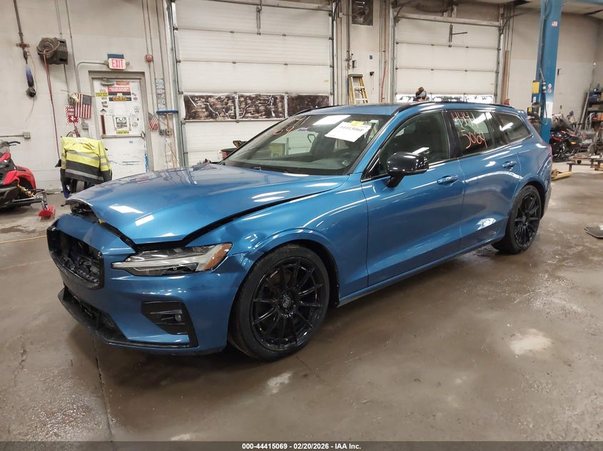 2020 VOLVO V60 auction photo 2
