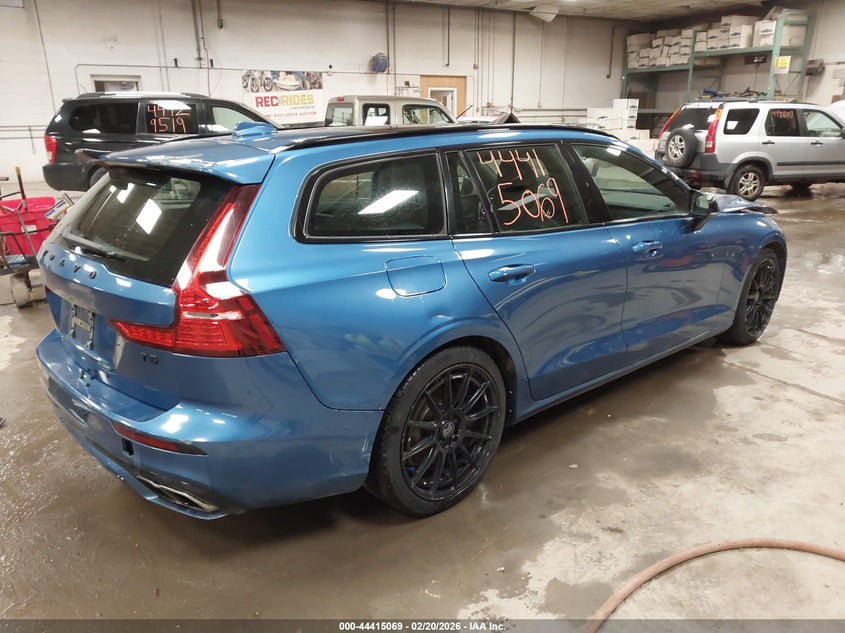 2020 VOLVO V60 auction photo 4