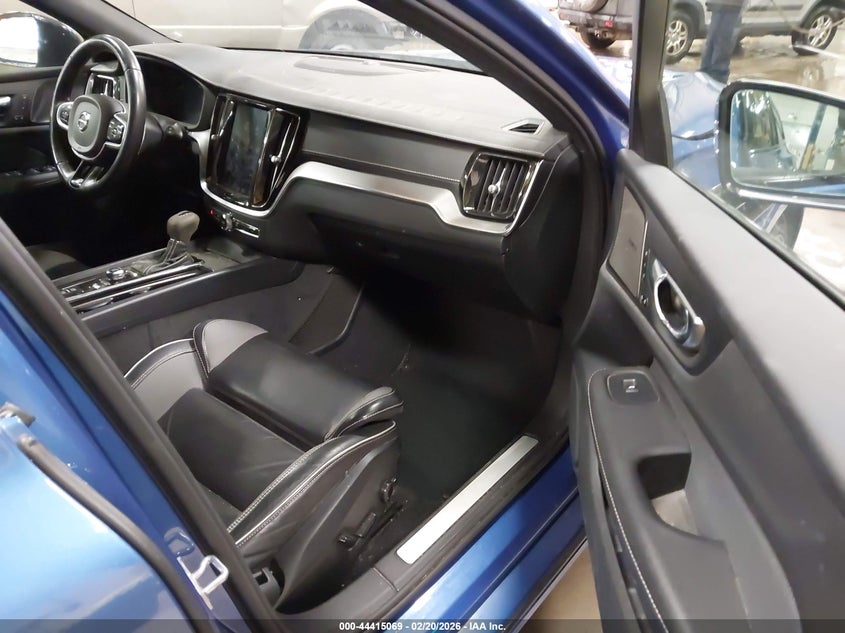 2020 VOLVO V60 auction photo 5