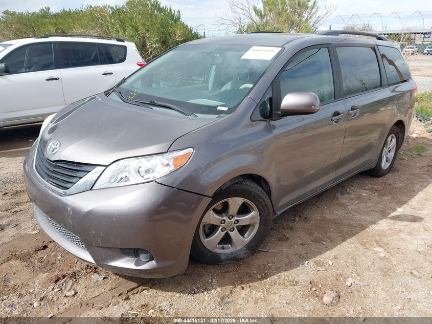 2013 Toyota Sienna Le V6 8 Passenger