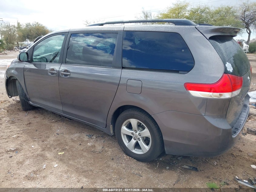 2013 Toyota Sienna Le V6 8 Passenger