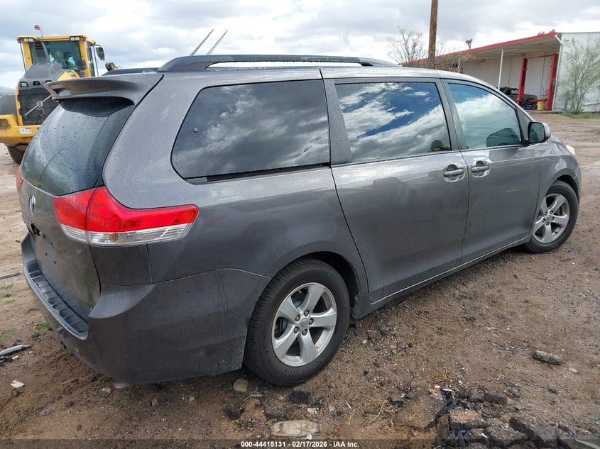 2013 Toyota Sienna Le V6 8 Passenger