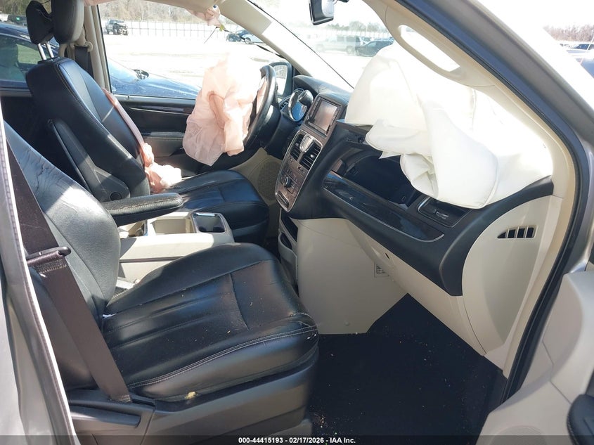 2016 Chrysler Town & Country Touring