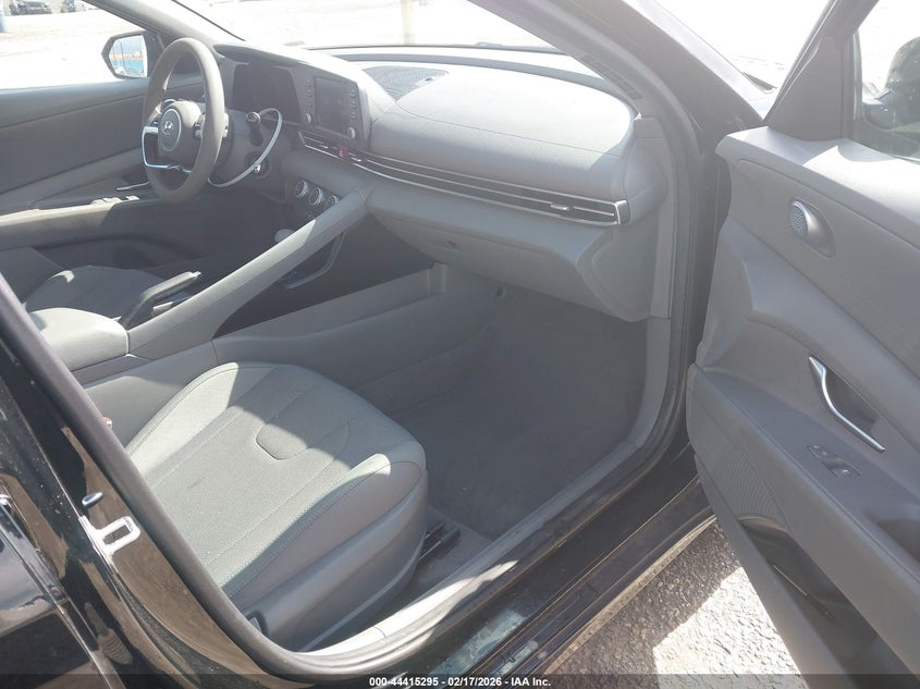 2022 Hyundai Elantra Se