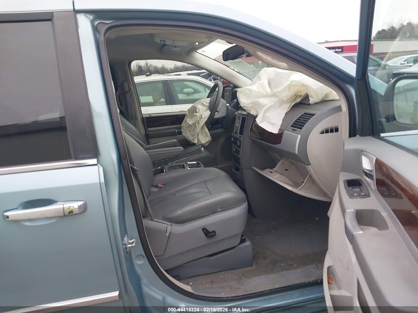 2010 Chrysler Town & Country Touring