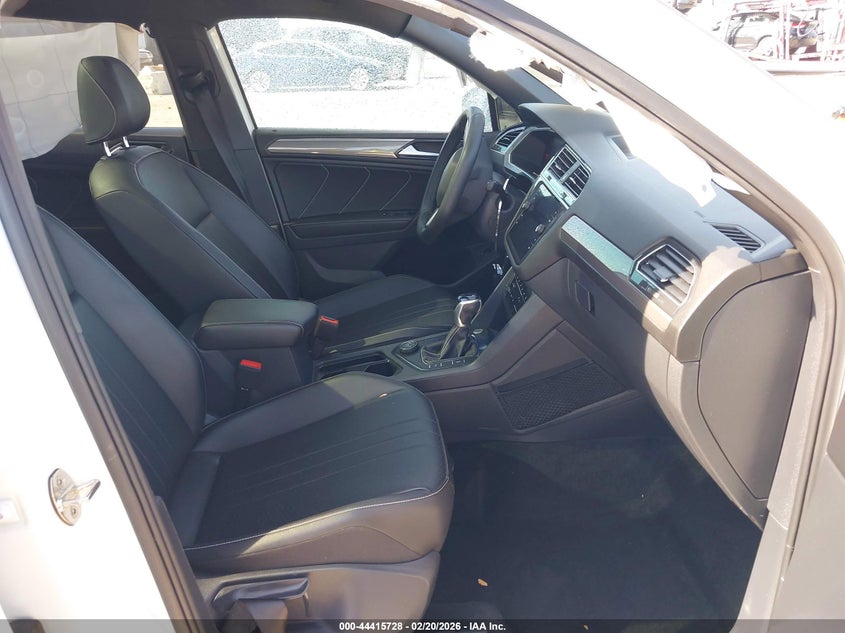 2022 Volkswagen Tiguan 2.0T Se R-Line Black