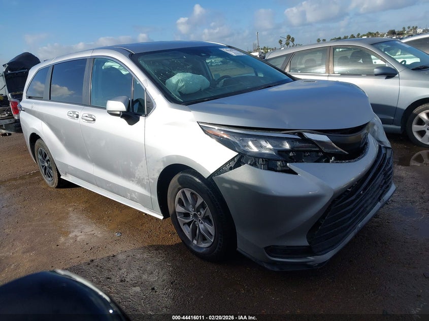 2023 Toyota Sienna Le