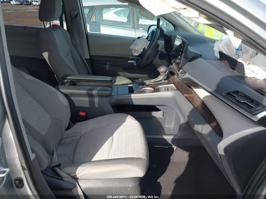 2023 Toyota Sienna Le