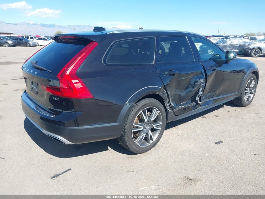 2017 Volvo V90 Cross Country T6