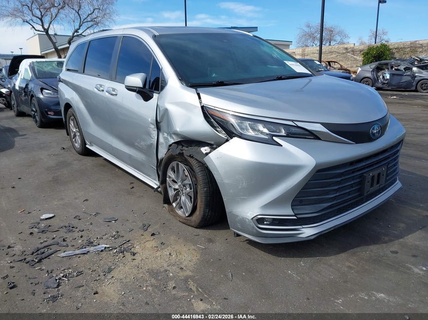 2021 Toyota Sienna Xle