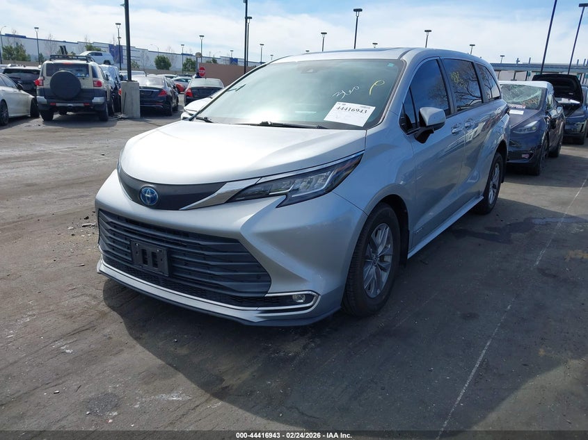 2021 Toyota Sienna Xle