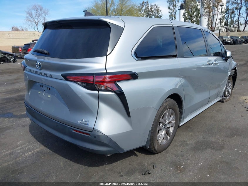 2021 Toyota Sienna Xle