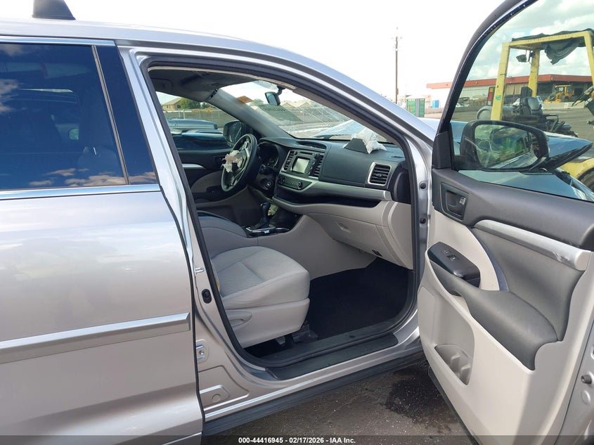 2016 Toyota Highlander Le V6