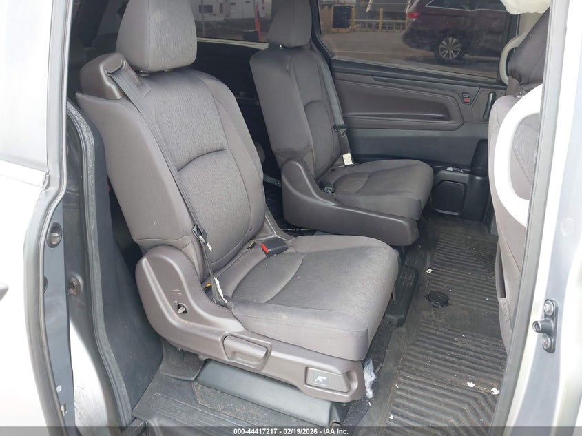 VIN 5FNRL6H26KB128335 2019 HONDA ODYSSEY LX