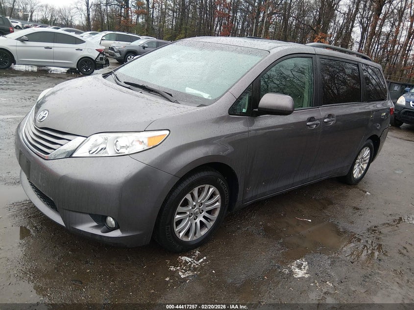 2017 Toyota Sienna Xle Premium 8 Passenger