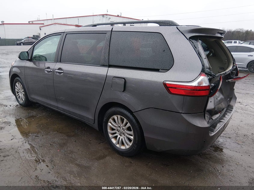 2017 Toyota Sienna Xle Premium 8 Passenger