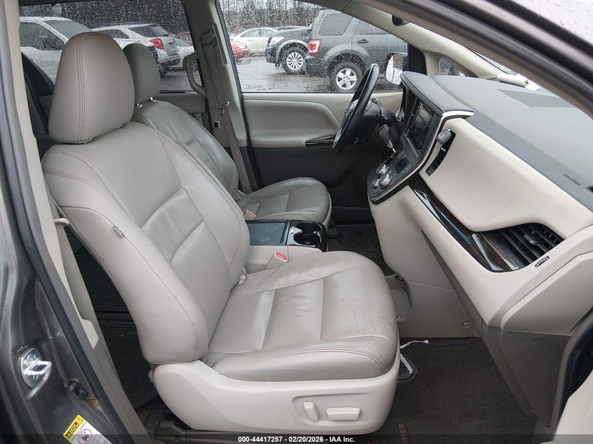 2017 Toyota Sienna Xle Premium 8 Passenger