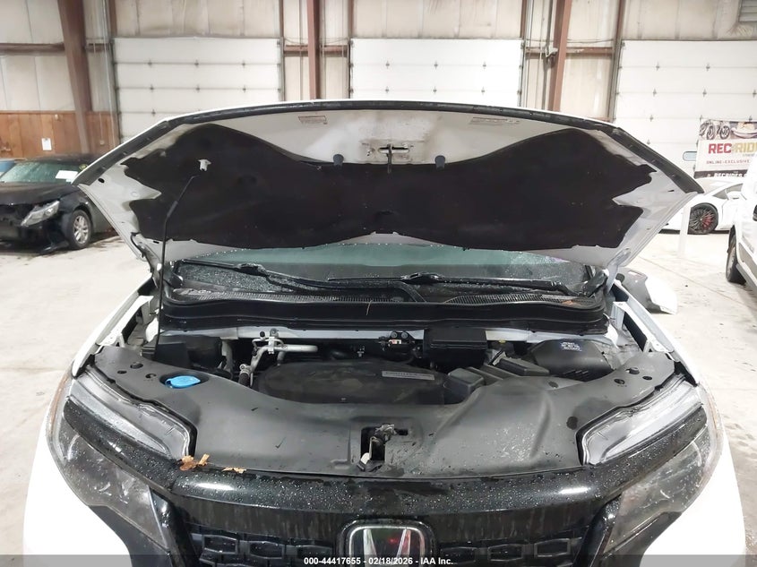 VIN 5FNYF8H2XLB010899 2020 HONDA PASSPORT AWD SPORT