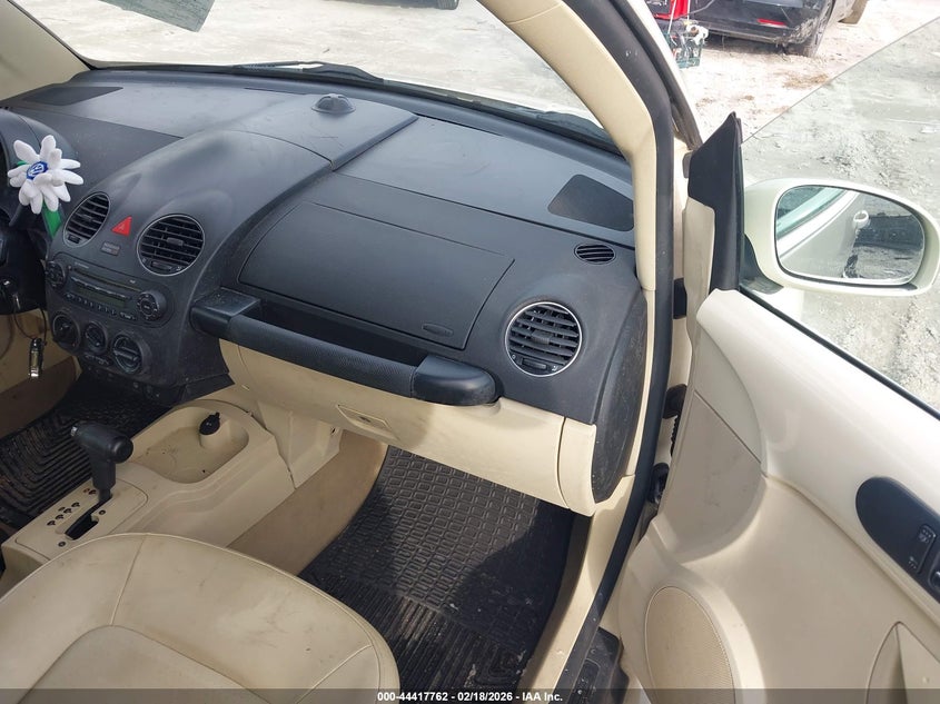 2008 Volkswagen New Beetle S