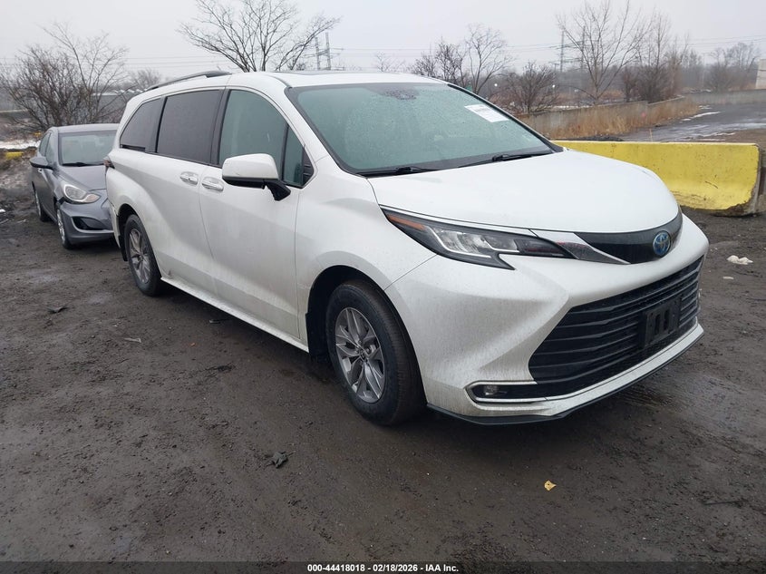 2022 Toyota Sienna Xle