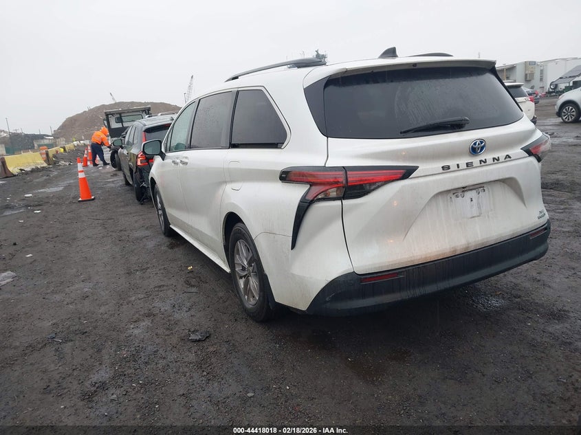 2022 Toyota Sienna Xle