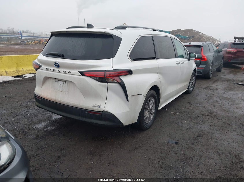 2022 Toyota Sienna Xle