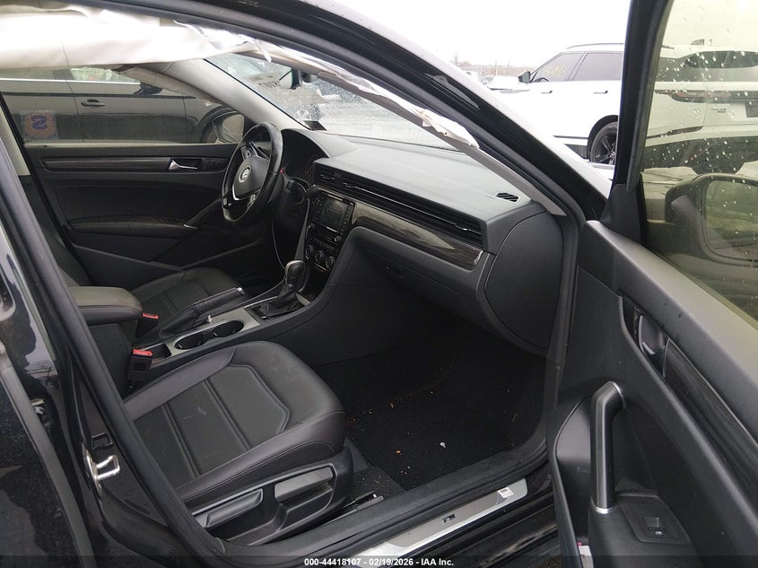 2020 Volkswagen Passat 2.0T R-Line