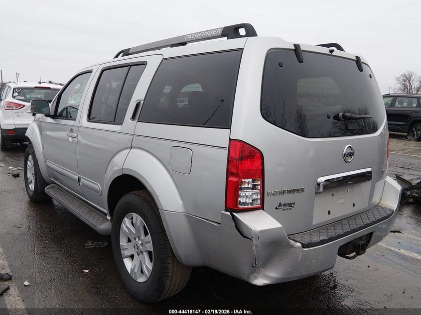 2005 Nissan Pathfinder Le