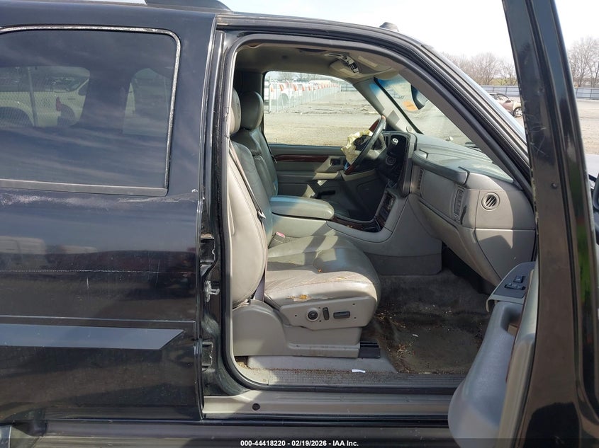 2004 Cadillac Escalade Standard
