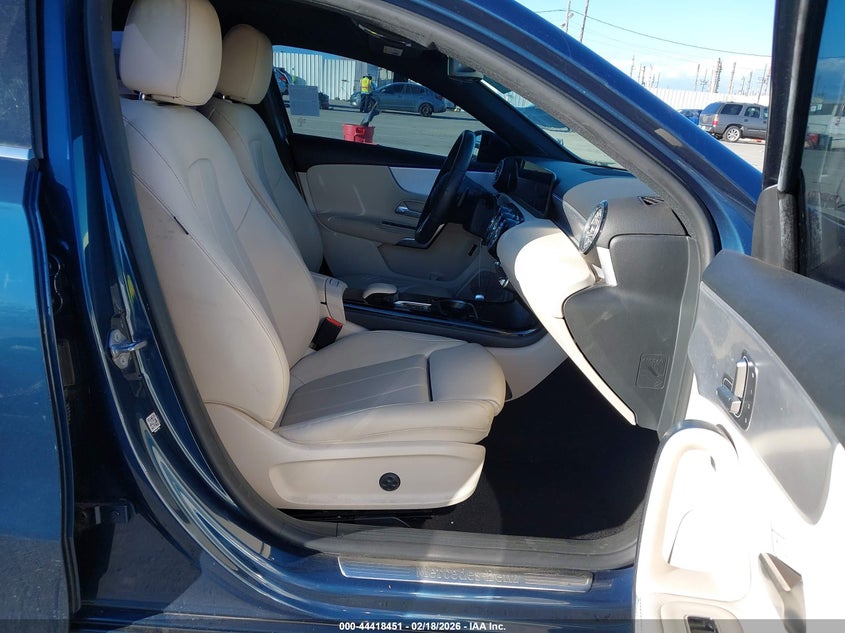 2021 Mercedes-Benz A 220