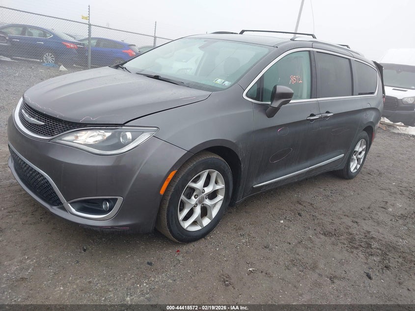 2017 Chrysler Pacifica Touring-L Plus