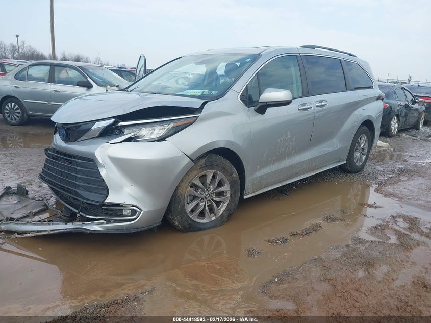 2022 Toyota Sienna Xle