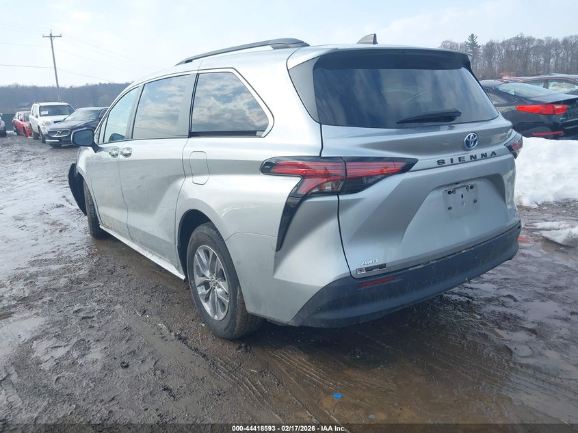 2022 Toyota Sienna Xle