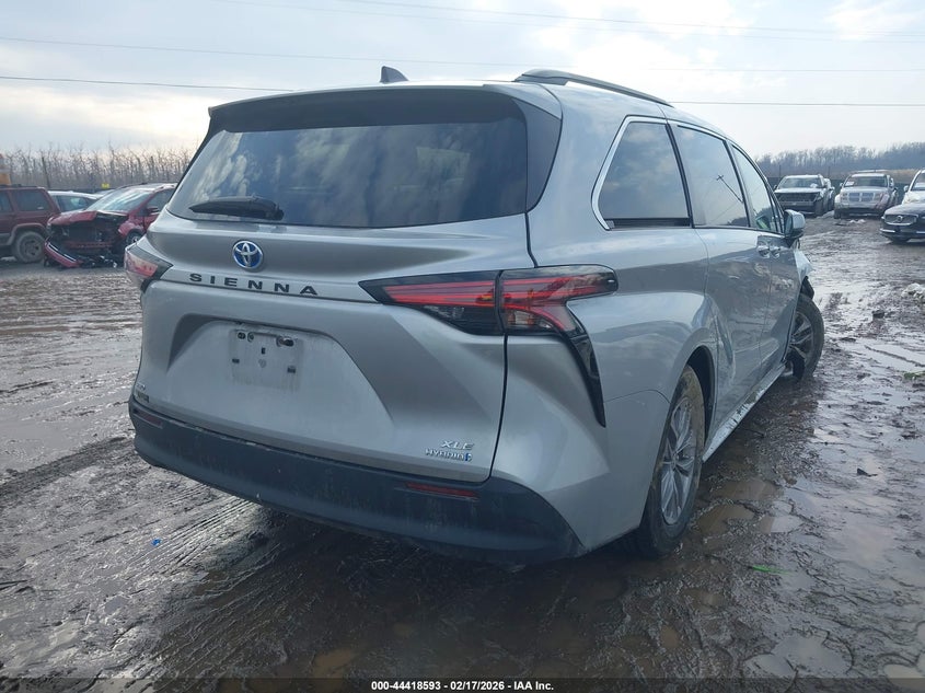 2022 Toyota Sienna Xle