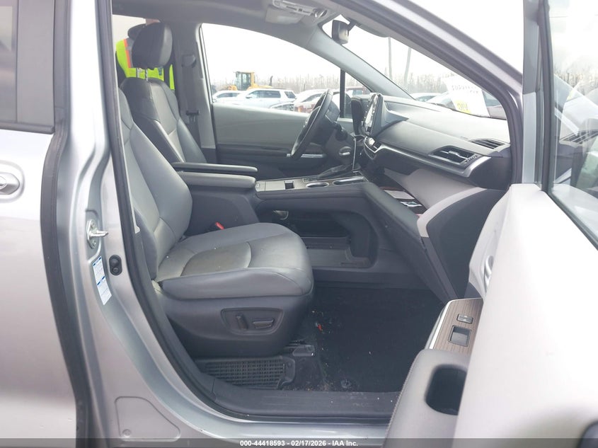 2022 Toyota Sienna Xle