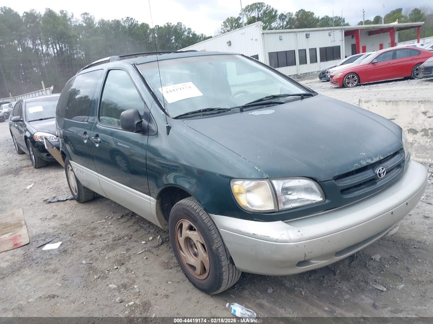 2000 Toyota Sienna Xle