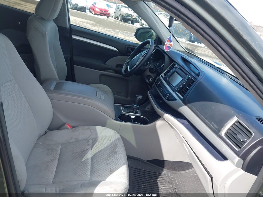 2016 Toyota Highlander Le V6