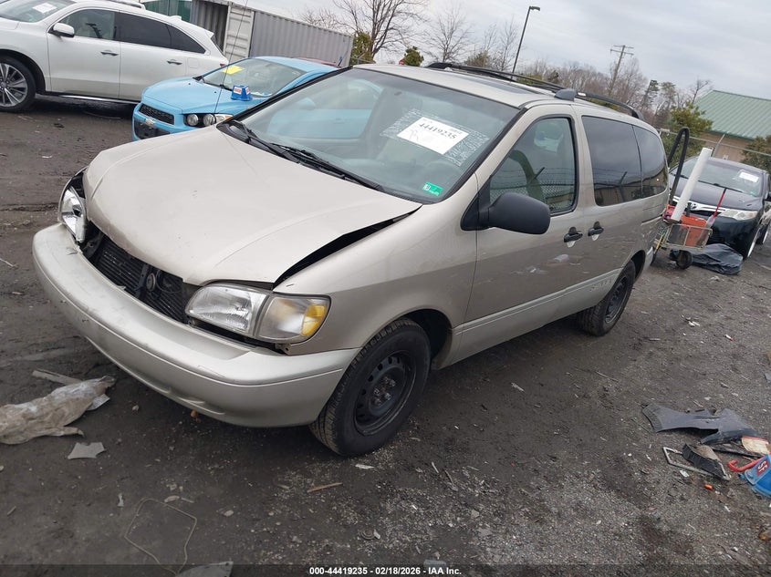 4T3ZF13C2YU266466 2000 Toyota Sienna Xle photo 1