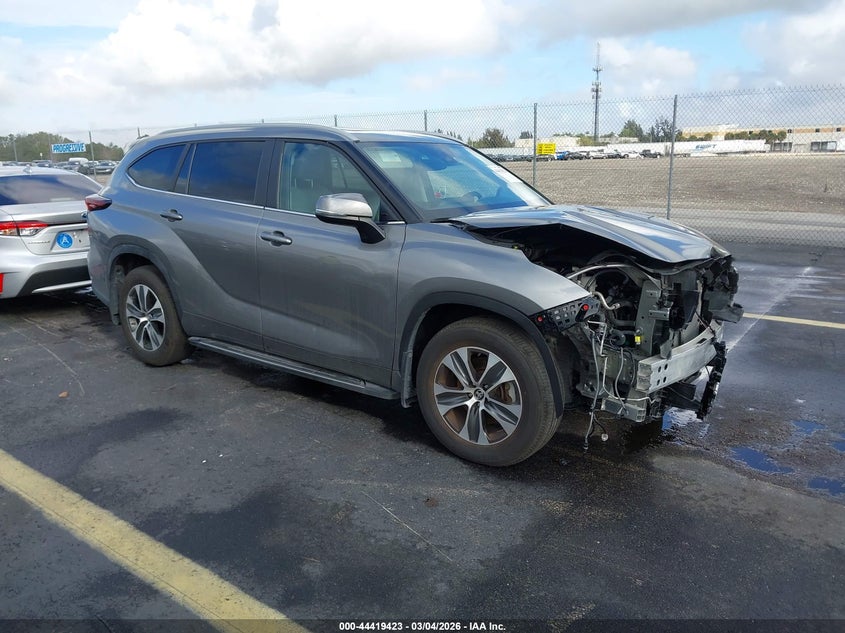 2025 Toyota Highlander Xle