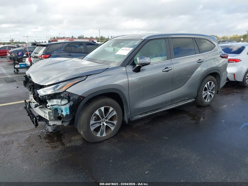 2025 Toyota Highlander Xle