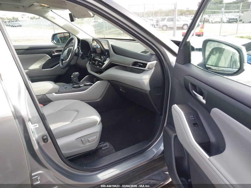 2025 Toyota Highlander Xle