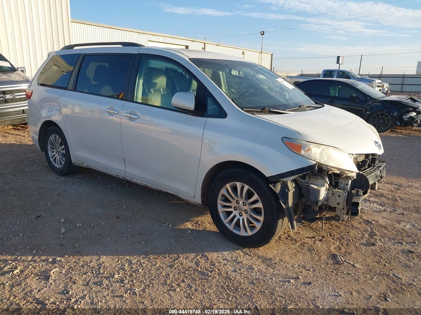 2017 Toyota Sienna Xle Premium 8 Passenger